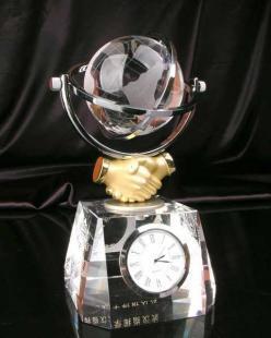 供應(yīng)時(shí)來(lái)運(yùn)轉(zhuǎn)水晶工藝品系列 握手水晶與鐘表水晶的鑒賞與選購(gòu)指南